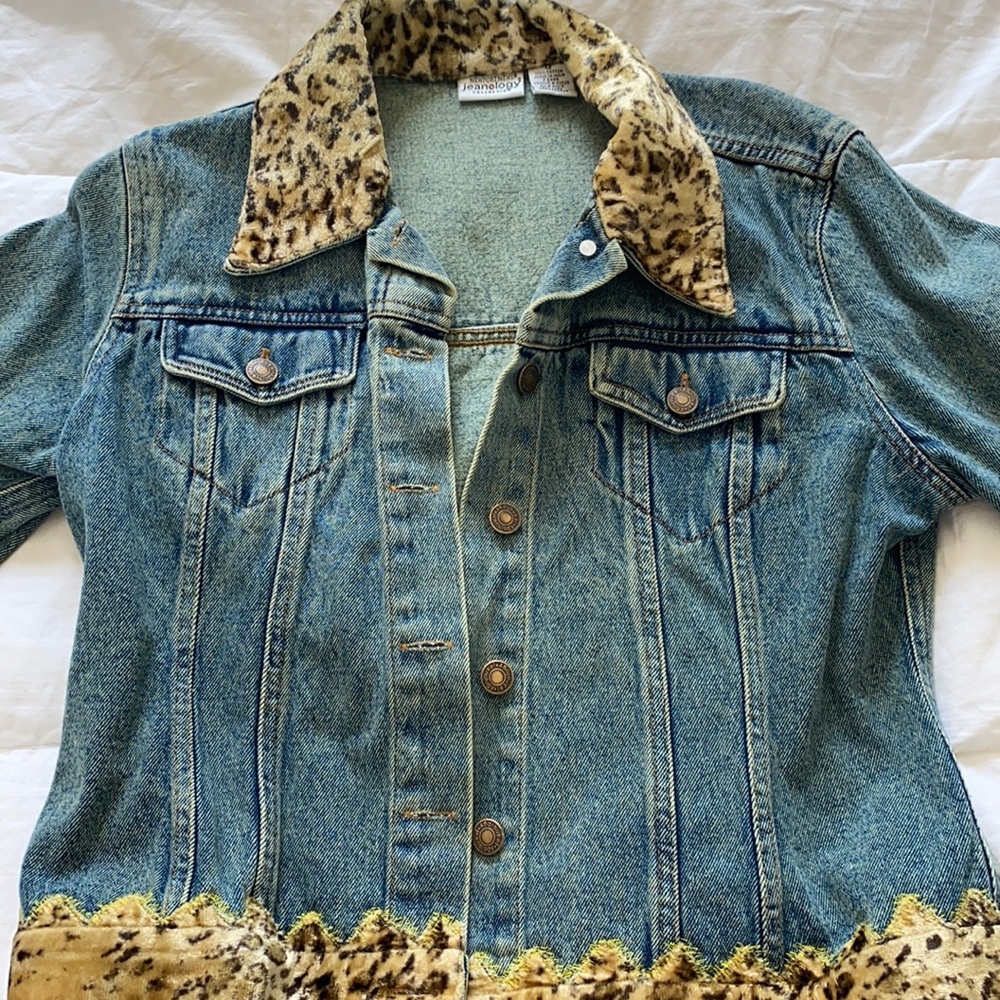 Jean jacket w/leopard print